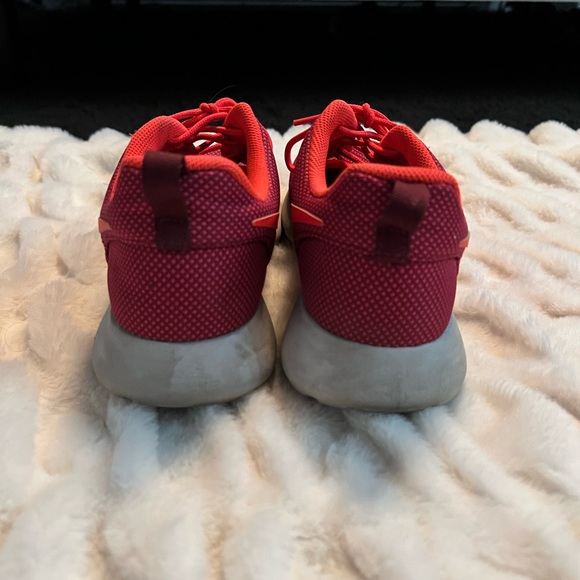 Nike womens running shoe - Picture 2 of 3